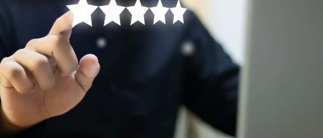 Why is the skill of giving performance feedback still lacking in leaders after 20+ years of training?