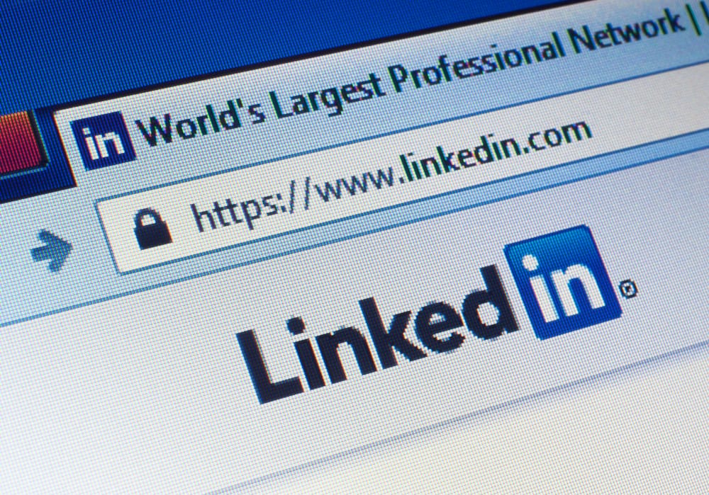 Mastering the Art of Writing a Standout Resume and LinkedIn Profile